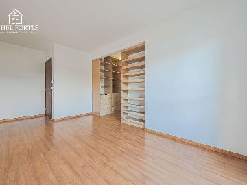 SU�TE COM CLOSET E SACADA