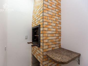 CHURRASQUEIRA EM �REA COBERTA