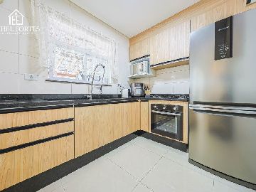 COZINHA COM PLANEJADOS INTEGRADA COM AS SALAS DE ESTAR E JANTAR