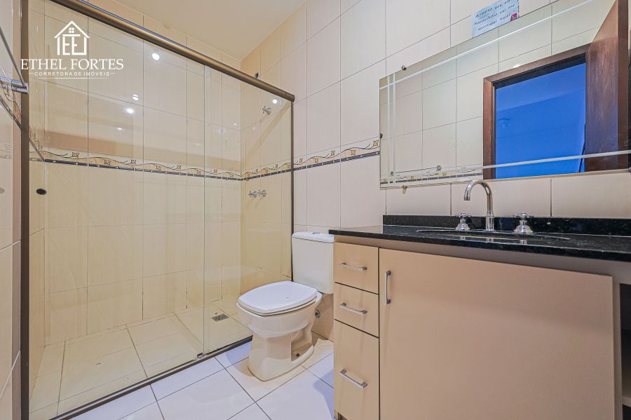 BANHEIRO SOCIAL COM MÓVEL E BOX