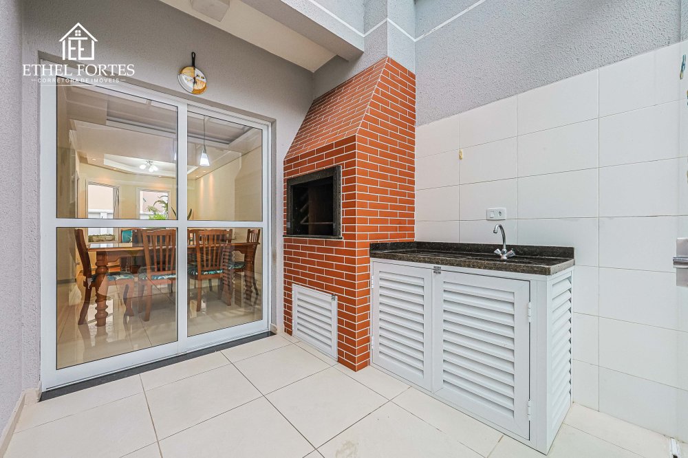 CHURRASQUEIRA COBERTA