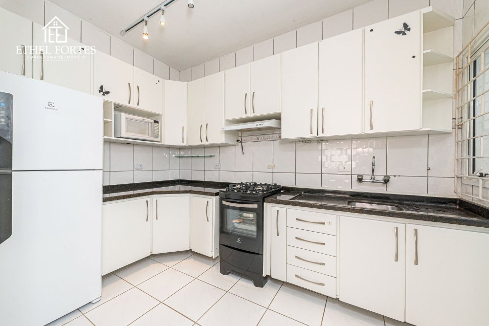 COZINHA COM M�VEIS PLANEJADOS E FOG�O