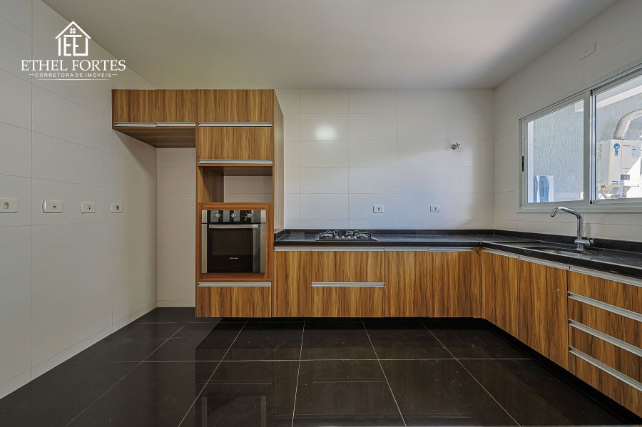 COZINHA COM MÓVEIS PLANEJADOS, COOKTOP E FORNO ELÉTRICO INCLUSOS