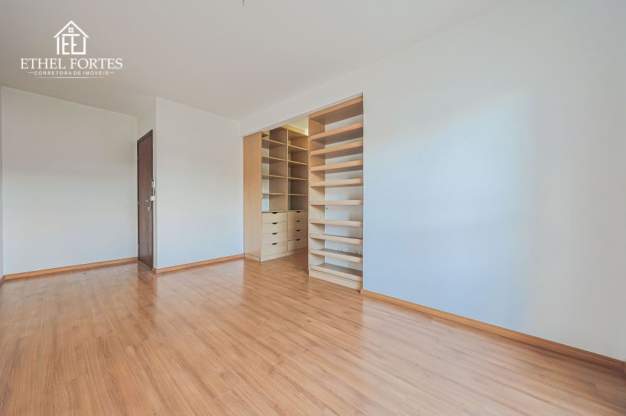 SUÍTE COM CLOSET E SACADA