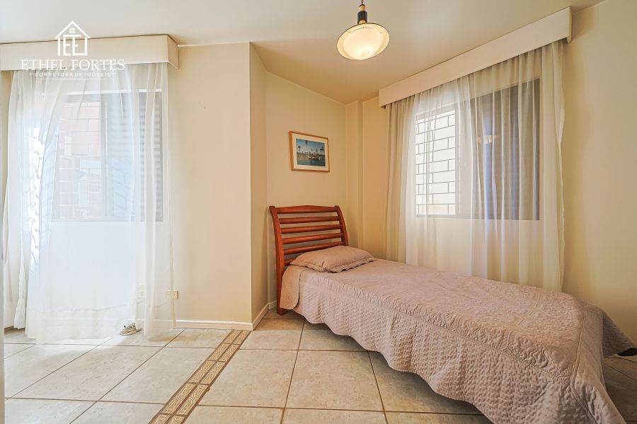 QUARTO 2 COM ARMÁRIO