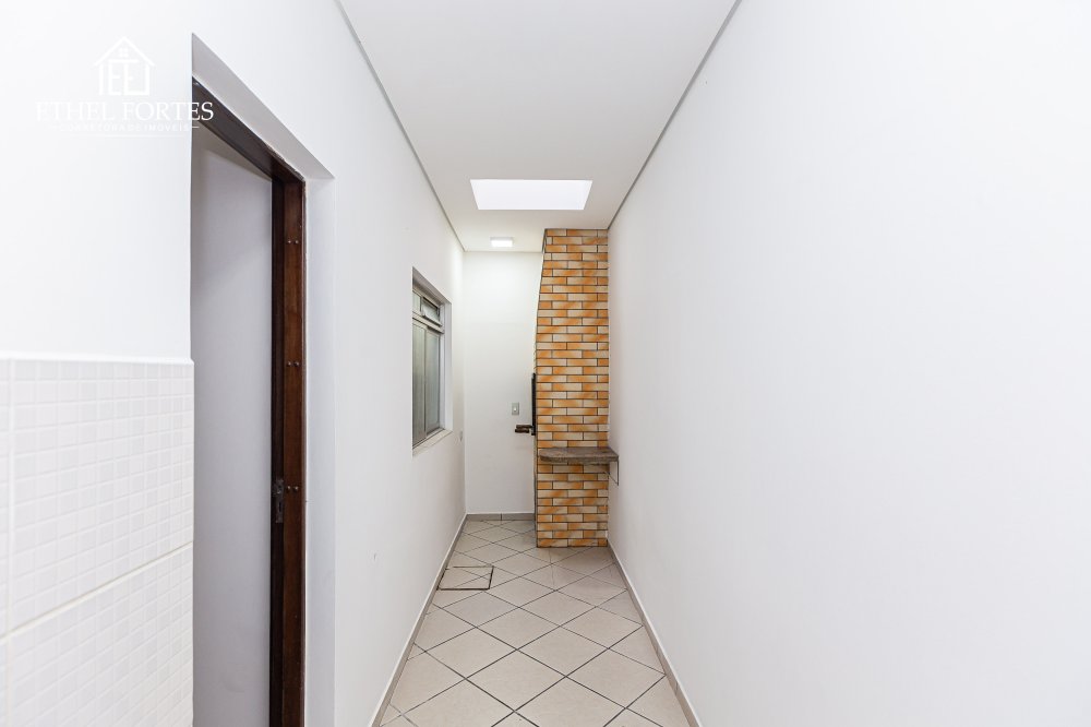 CHURRASQUEIRA EM �REA COBERTA