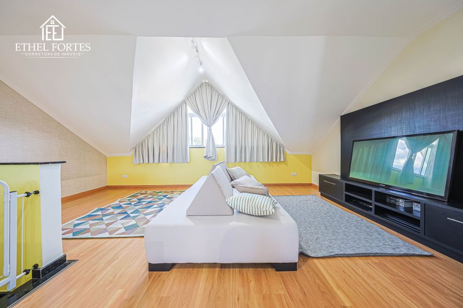 �TICO AMPLO E VERS�TIL COM BANHEIRO