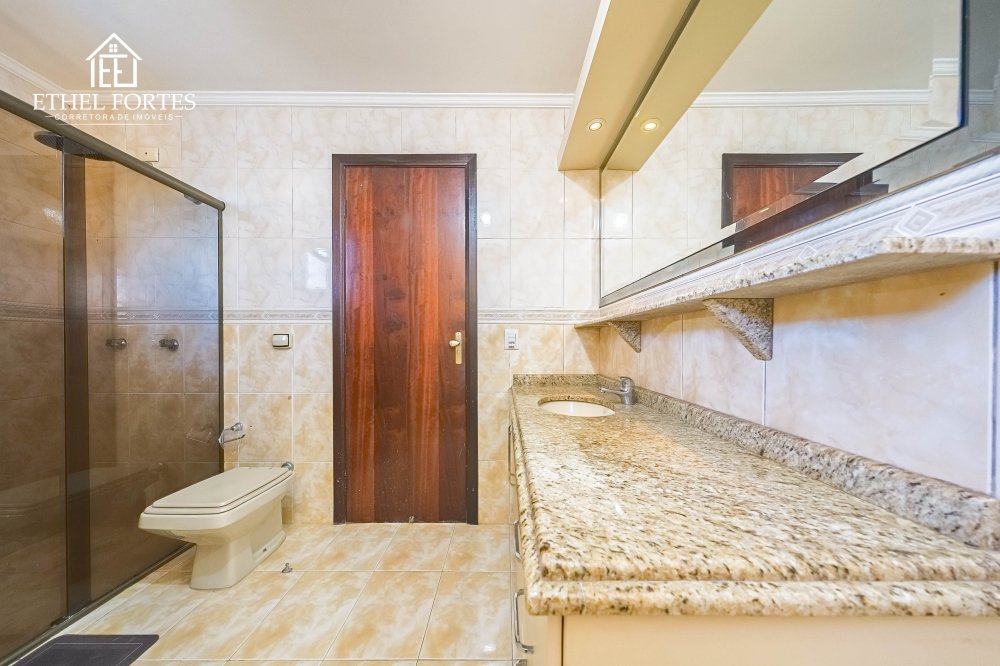 BANHEIRO SU�TE COM ARM�RIO E BANHEIRA