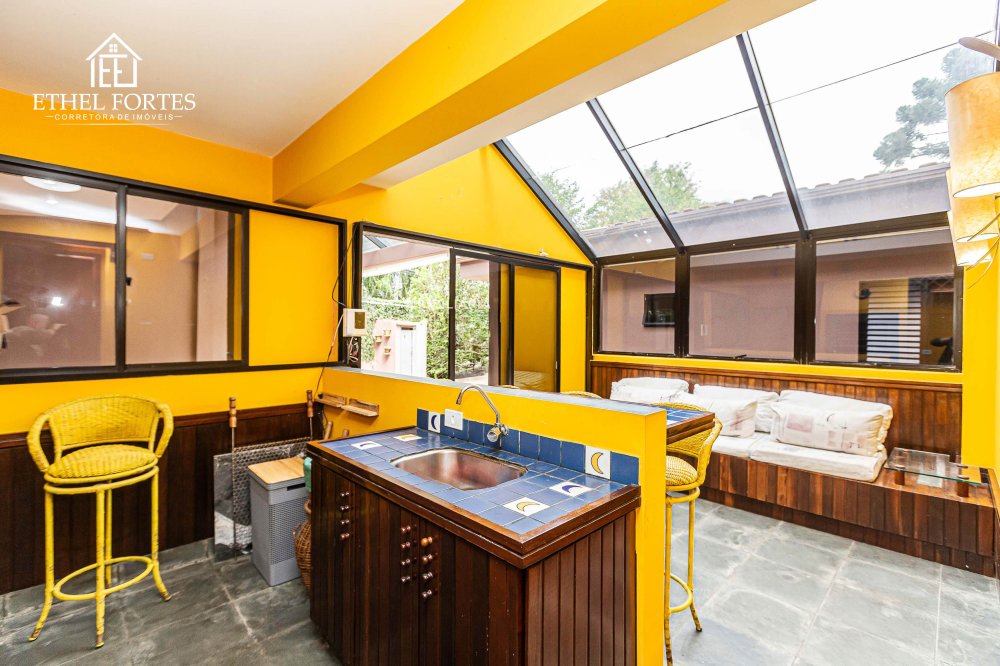 CHURRASQUEIRA COBERTA