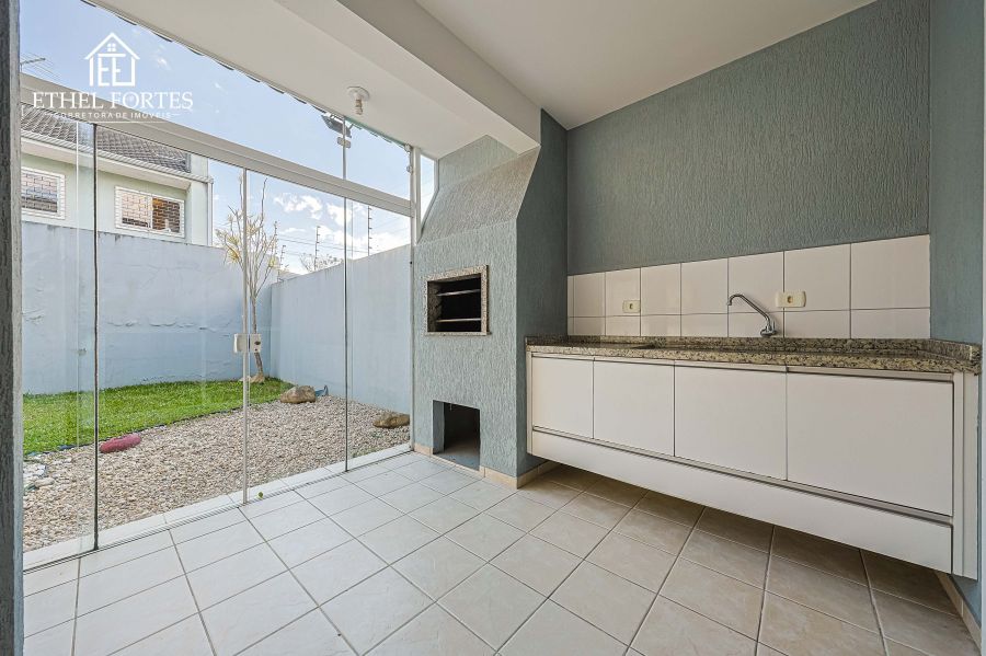 ÁREA DA CHURRASQUEIRA COBERTA