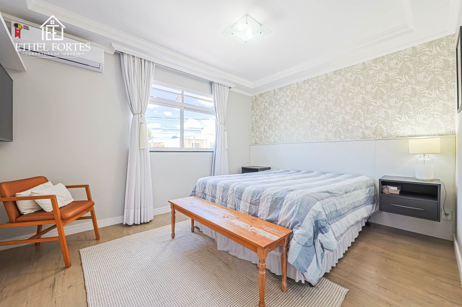 SU�TE COM M�VEIS PLANEJADOS E AR CONDICIONADO