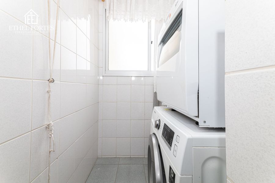 LAVANDERIA COM ARM�RIO PLANEJADO E VENTILA��O NATURAL