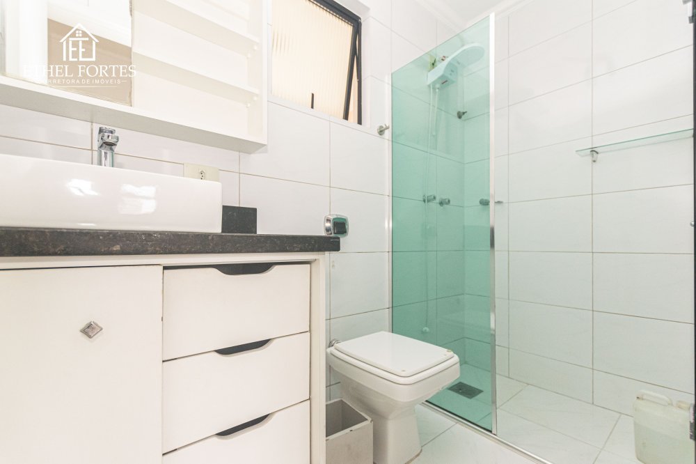 BANHEIRO SOCIAL COM ARM�RIO E BOX