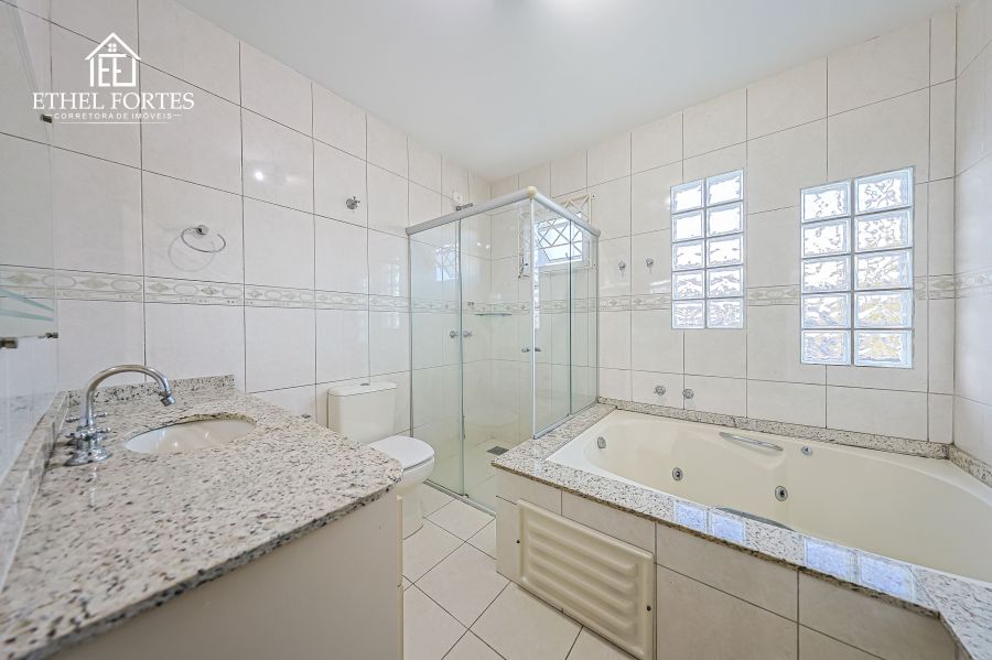 BANHEIRO SUÍTE COM BANHEIRA E BOX