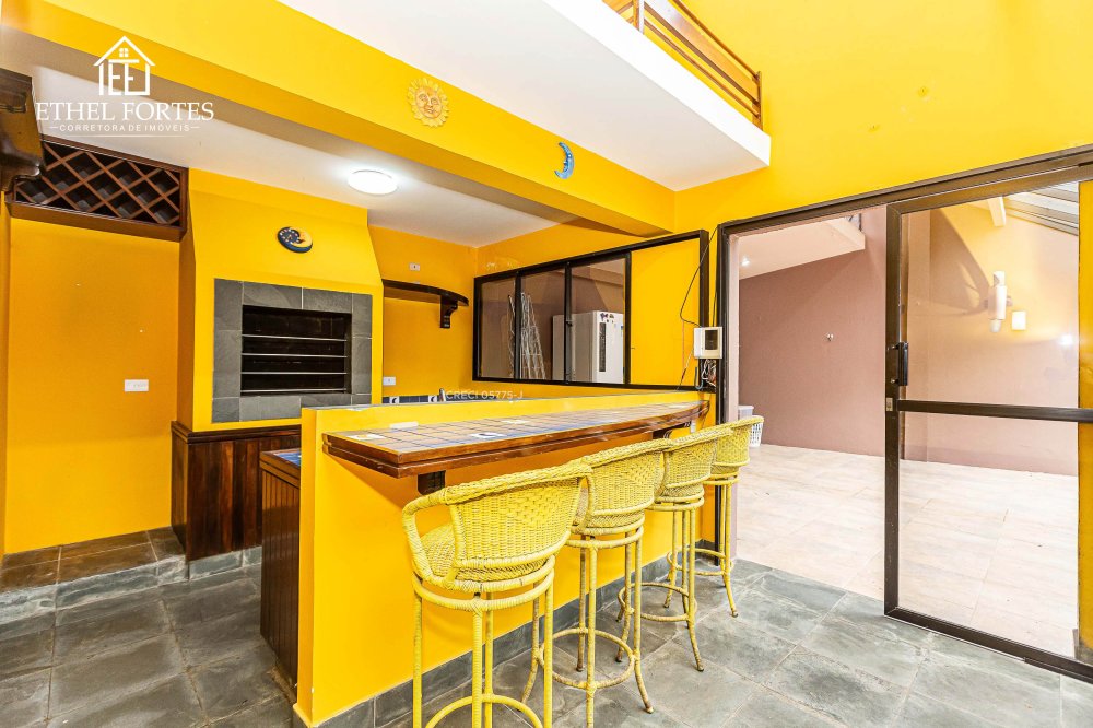 CHURRASQUEIRA COBERTA