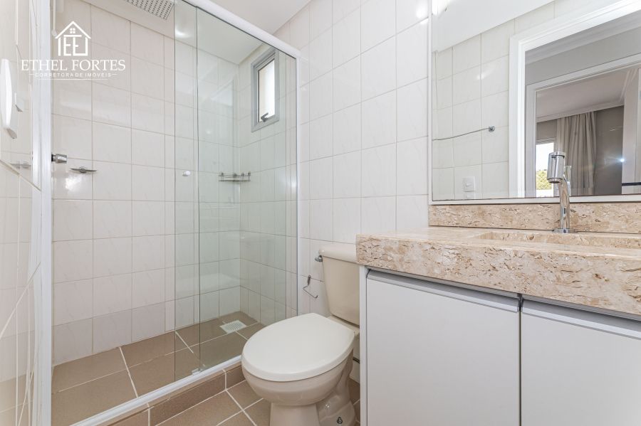 BANHEIRO SOCIAL COM BOX, ARM�RIO EMBUTIDO E PIA DE GRANITO