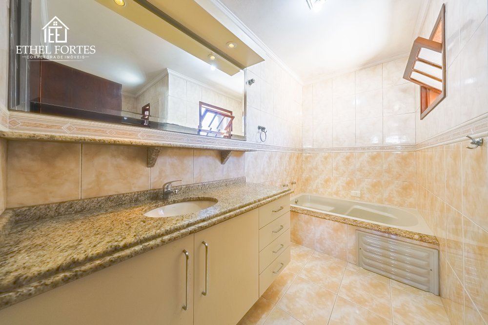 BANHEIRO SU�TE COM ARM�RIO E BANHEIRA