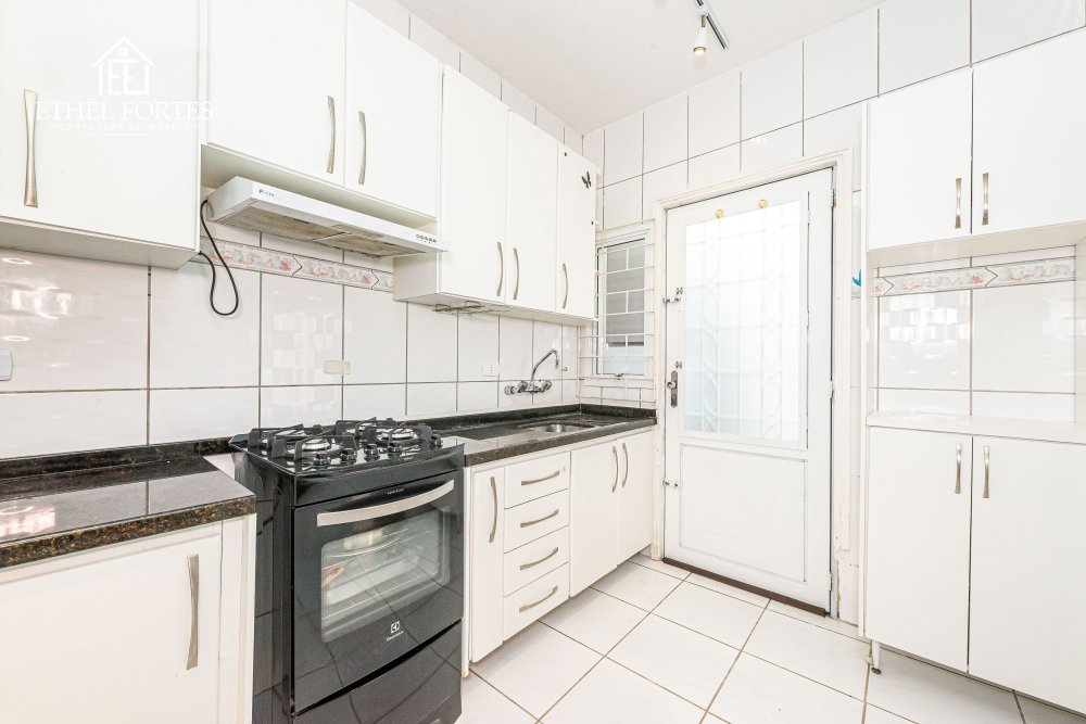 COZINHA COM M�VEIS PLANEJADOS E FOG�O