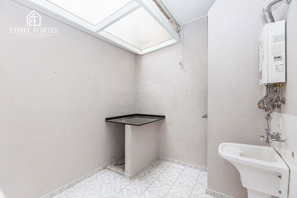 LAVANDERIA E CHURRASQUEIRA