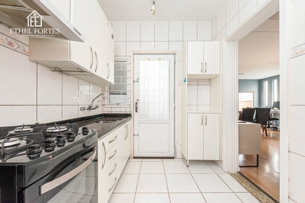 COZINHA COM M�VEIS PLANEJADOS E FOG�O