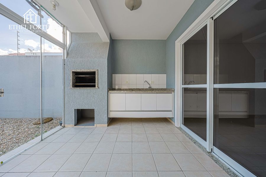 ÁREA DA CHURRASQUEIRA COBERTA