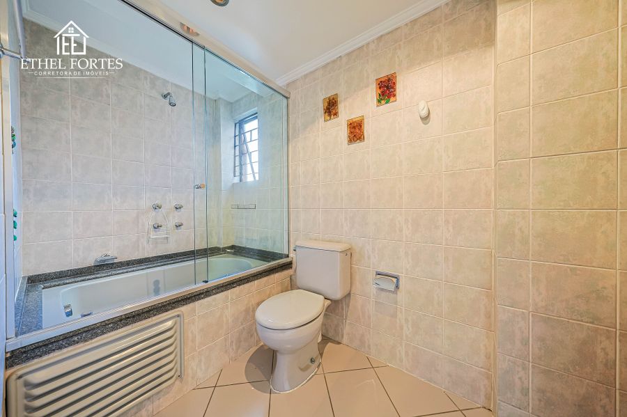 BANHEIRO DA SUÍTE COM BANHEIRA