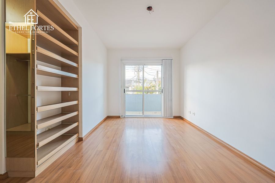 SUÍTE COM CLOSET E SACADA