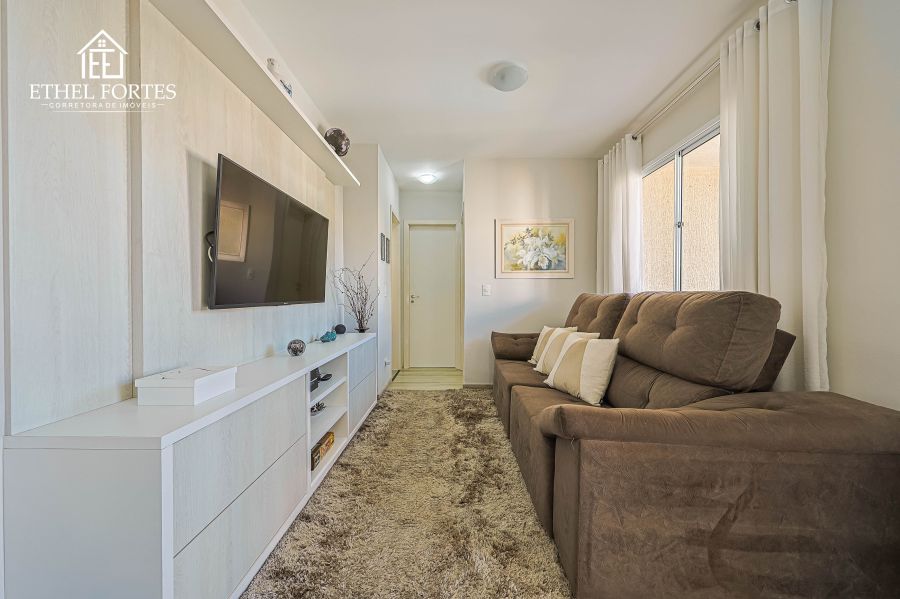 SALA DE ESTAR COM MÓVEIS PLANEJADOS E SOFÁ INCLUSOS