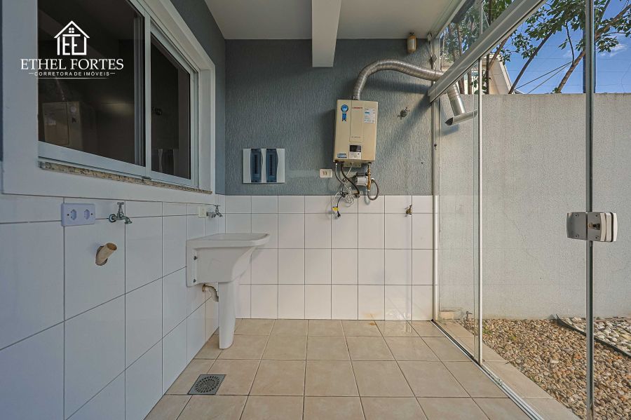 LAVANDERIA FECHADA E AQUECEDOR DE PASSAGEM