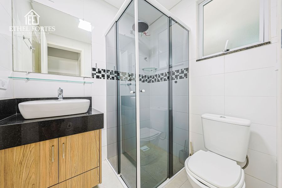 BANHEIRO SOCIAL COM BOX E ARM�RIO 