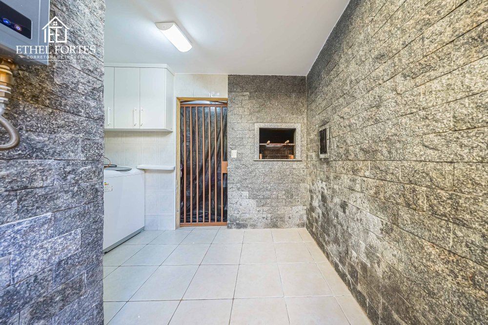 �REA DA CHURRASQUEIRA COM TETO RETR�TIL