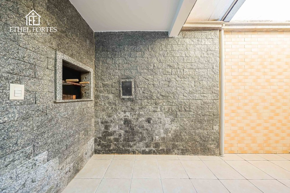 �REA DA CHURRASQUEIRA COM TETO RETR�TIL