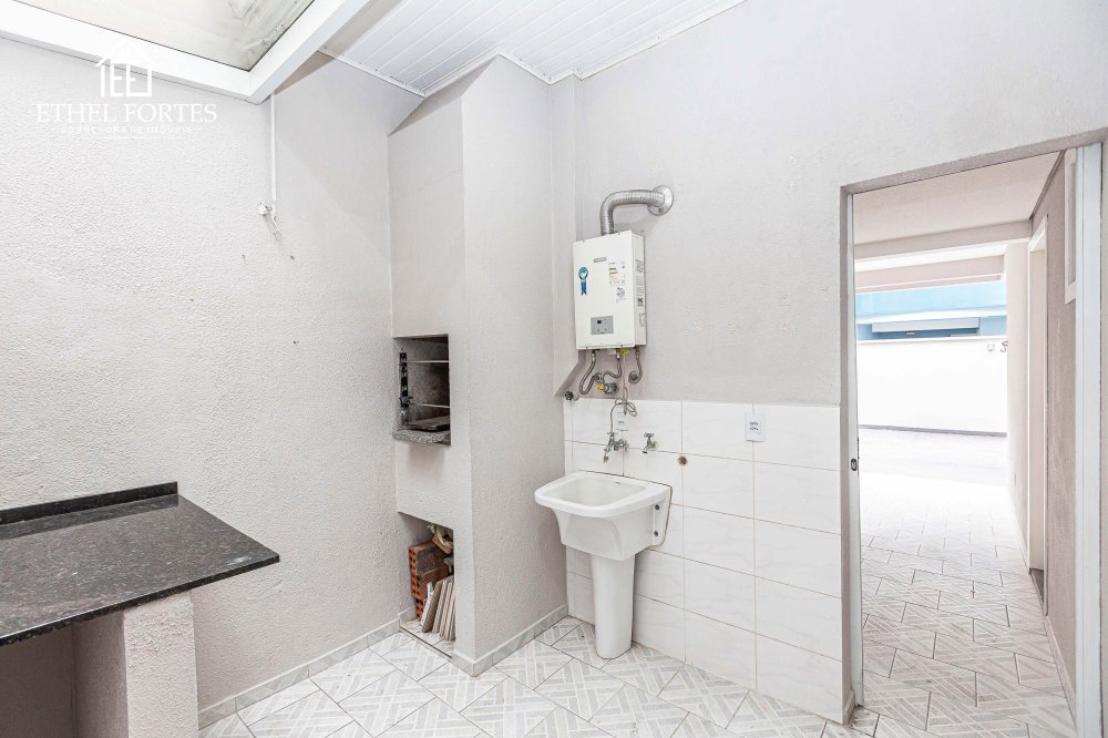 LAVANDERIA E CHURRASQUEIRA