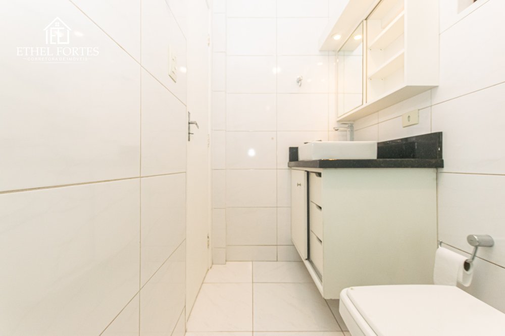 BANHEIRO SOCIAL COM ARM�RIO E BOX