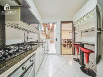 COZINHA COM MVEIS PLANEJADOS, COOKTOP, FORNO E COIFA