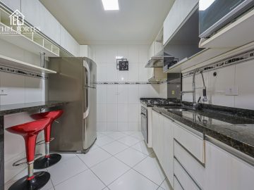 COZINHA COM MVEIS PLANEJADOS, COOKTOP, FORNO E COIFA